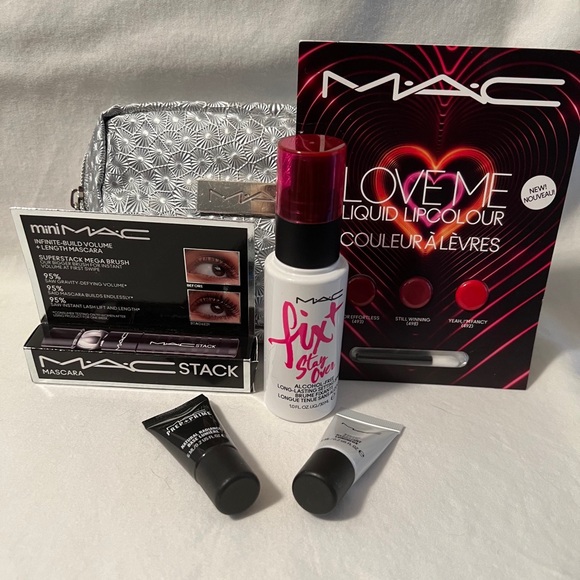 đź’—BRAND NEWđź’— MAC 6 piece travel set w/ Mini MACStack Mascara, Fix+ Stay Overđź’— - Picture 4 of 13